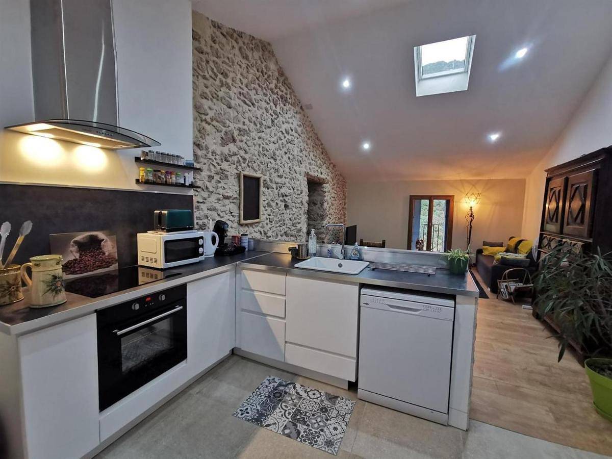 Appartement entier, Two-Bedroom Apartment in Saint-Guilhem-le-Désert, Côte méditerranéenne (France)