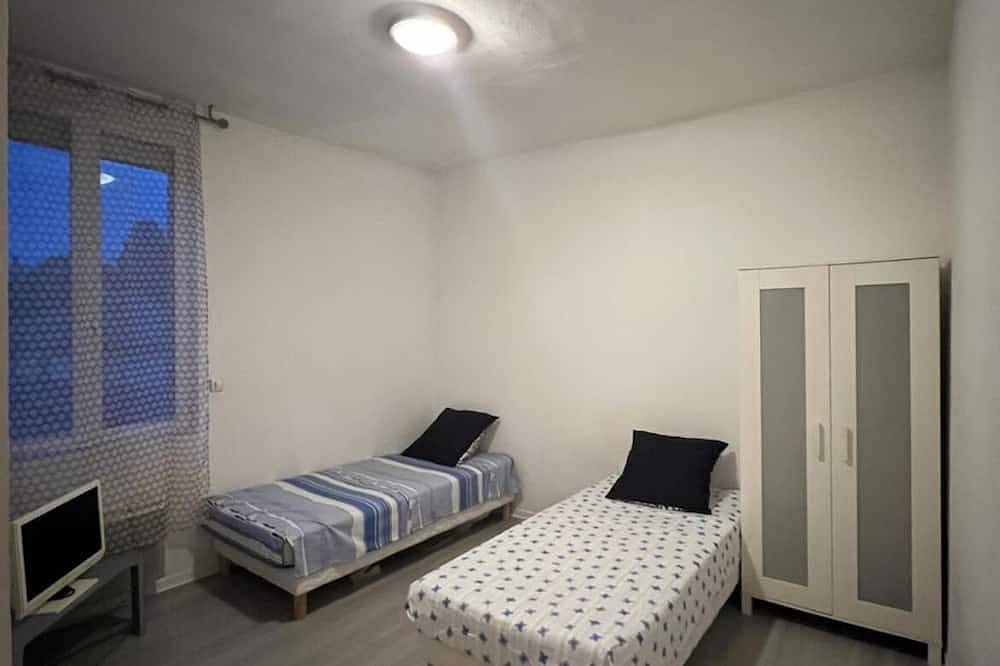 Entire apartment, Large, well-located T3 with 2 bathrooms in Sens, Yonne