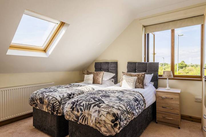 Stunning 5-Bedroom Home in Truro in Cornwall
