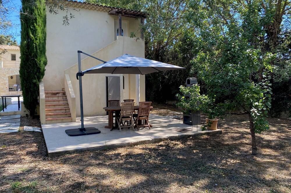 Ganze Wohnung, Quiet studio, greenery, swimming pool, reception facilities, 6 km from beaches. in La Colle-sur-Loup, Cannes und Umgebung