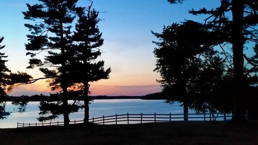 Vacation rental for 8 people, with yard and pool as well as balcony, with pets in Lake Ontario