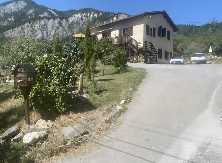 Maison de vacances pour 12 personnes, avec jardin, animaux acceptés dans les Alpes-de-Haute-Provence