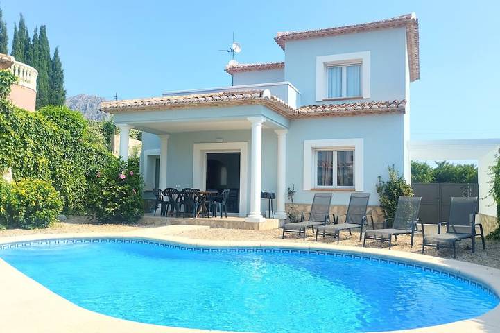 Villa for 6 people, with terrace and garden as well as pool - 1