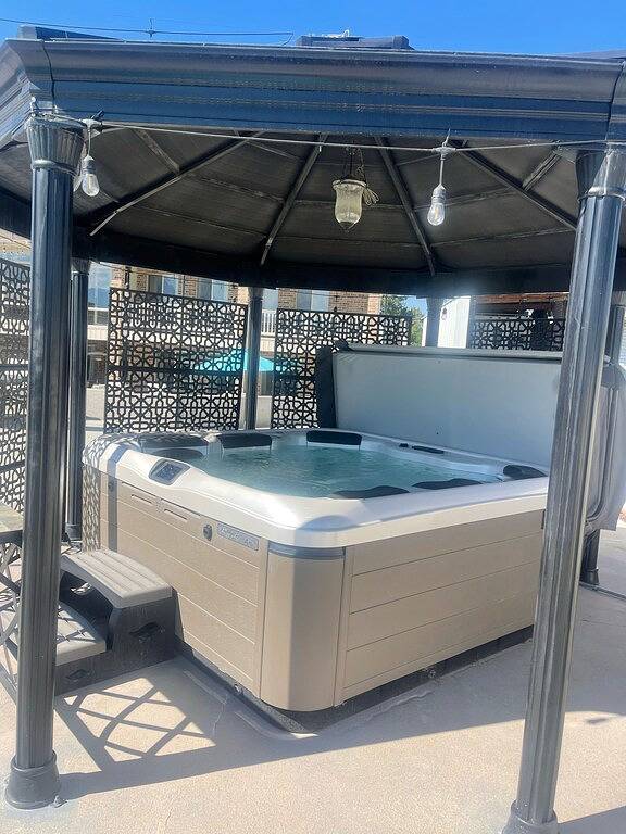 Perfect winter ski get away. Hot tub, stunning view, 5 star, quiet clean in West Jordan, Salt Lake County (UT)