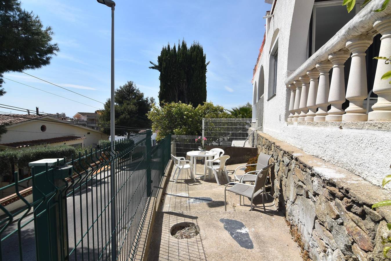 Charming Rental House in Roses, Costa Brava: Close to the Beach and the Center, with Terrace and Amenities. in Roses Centre, Roses