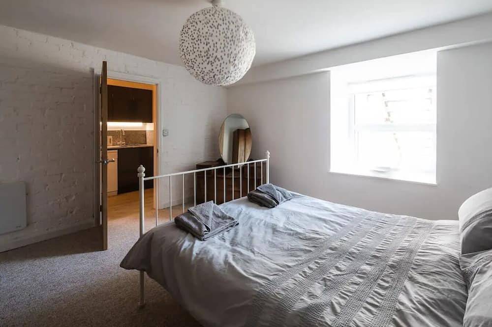 Entire apartment, Spacious 2 Bedroom Apartment near Seafront Penzance in Penzance, Cornwall