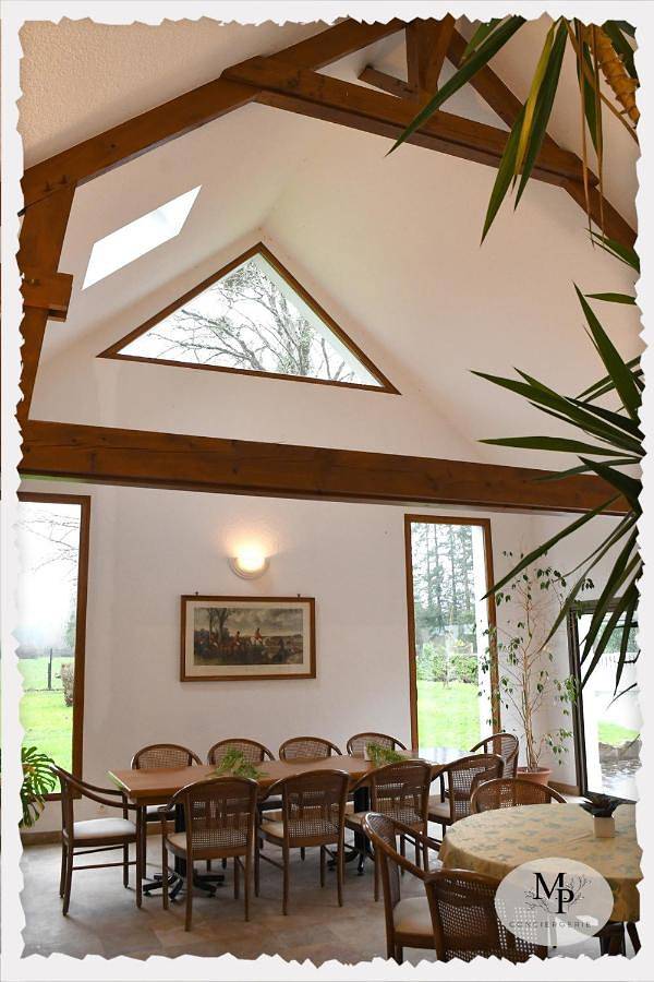 Gîte pour 15 personnes, avec terrasse et vue à La Ferté-Saint-Cyr - 4