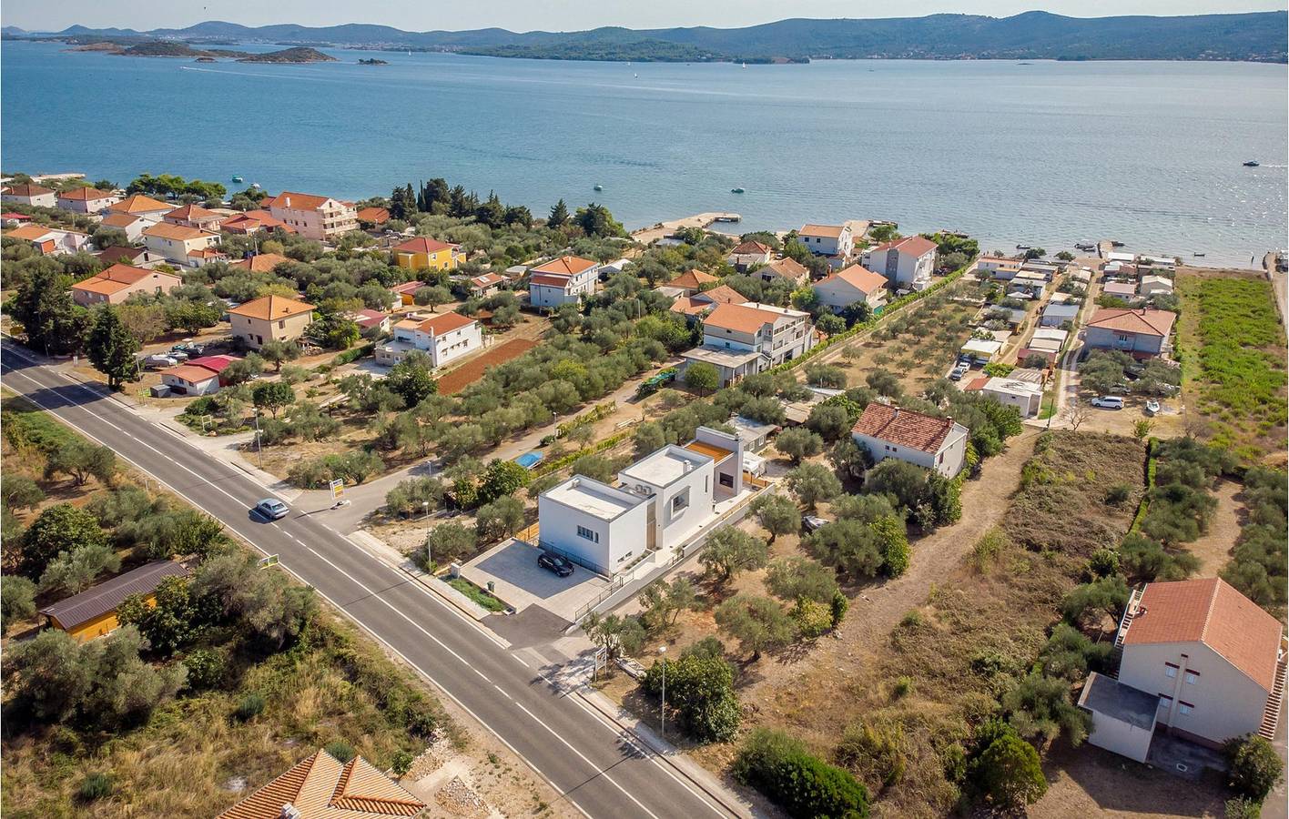 Holiday home for 10 people with terrace in Sveti Petar na Moru, Zadar