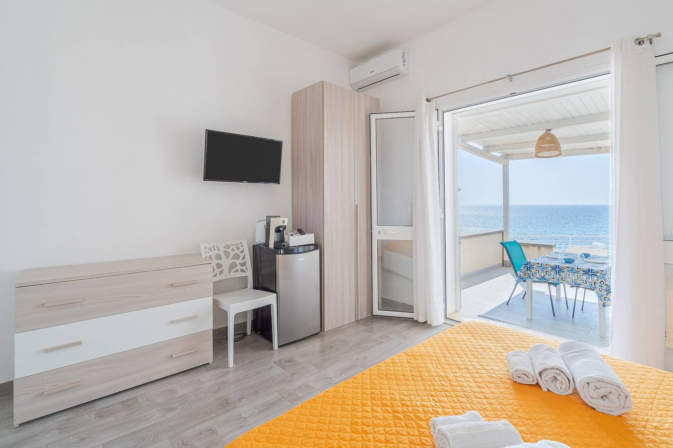 Zimmer 'Faraglione 1' mit Meerblick, Wi-Fi und Klimaanlage in Spiaggia di Eloro, Lido di Noto