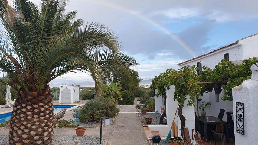 Alojamiento y desayuno para 4 personas, con piscina además de vistas y jardín en Comarca de Baza - 3