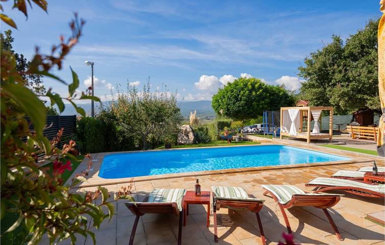 Modernes Apartment mit Pool in der Nähe von Imotski – WLAN, Terrasse und Parkplatz in Imotski, Makarska Riviera