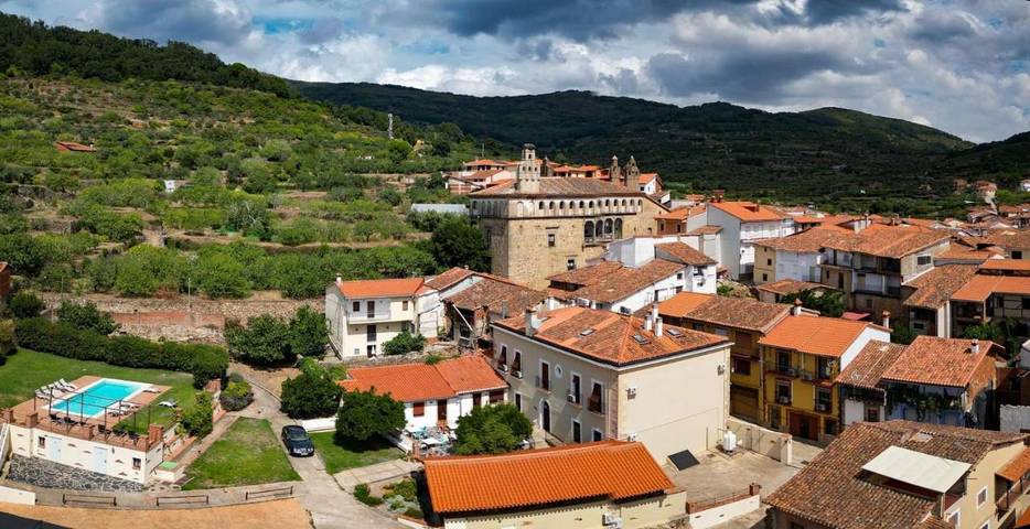 Hotel para 2 personas, con Balcón y Terraza además de Jardín y Piscina en La Vera