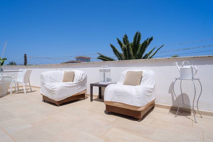 Entire apartment, 'Villa Scoglio' Apartment near the Sea with Garden and Private Terrace in Torre Specchia Ruggeri, Melendugno