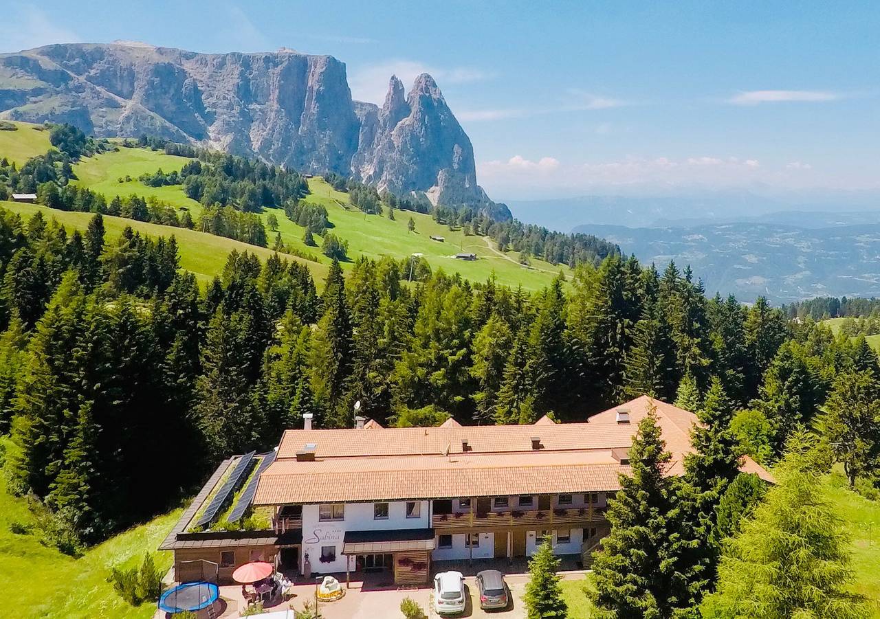 Ganze Wohnung, Ferienwohnung "Ferienparadies Sabina Puflatsch" im Naturpark direkt an der Seiser Alm in Compatsch, Kastelruth