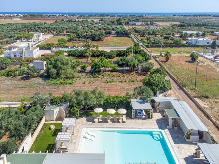 Villa Niraclo' in Torre Santa Sabina, Carovigno