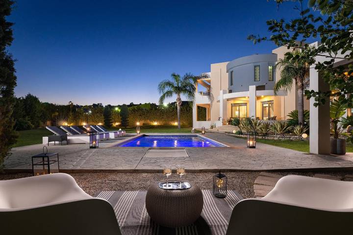 Ferienhaus für 10 Personen, mit Garten und Terrasse in Afantou