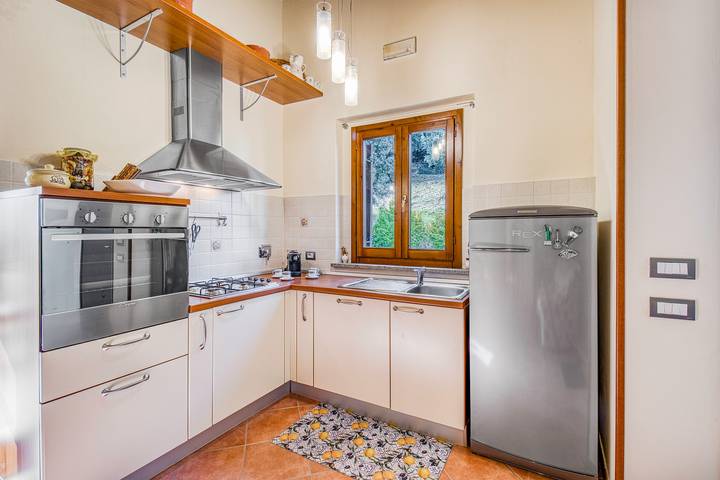 Appartamento intero, Tuscan Sun Duplex with Balcony and Shared Pool in Radicondoli, Siena e dintorni