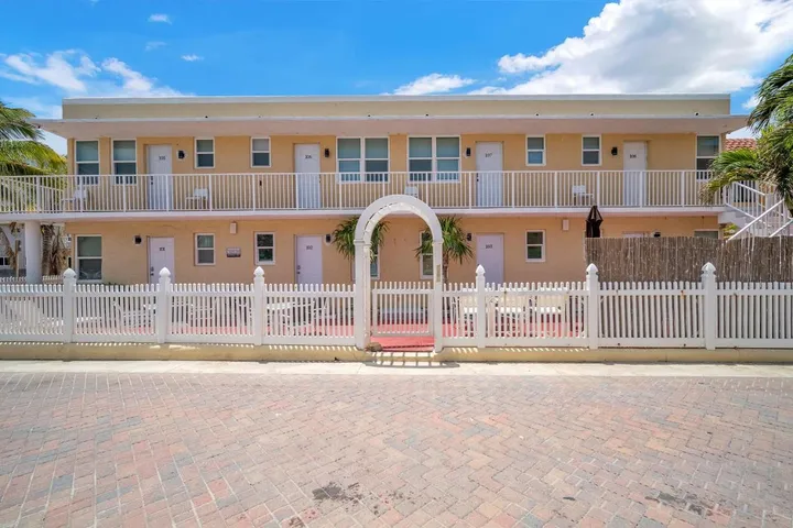 Aparthotel para 8 personas, con jardín y vistas - 1