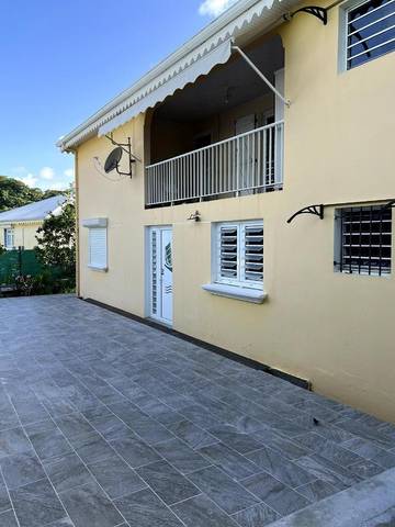 Gîte pour 4 personnes, avec terrasse et jardin à Saint-Esprit (homonymie)