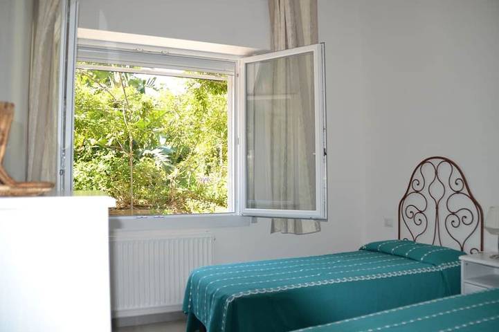 Location de vacances pour 6 personnes, avec jardin et terrasse à Santa Maria Navarrese - 2