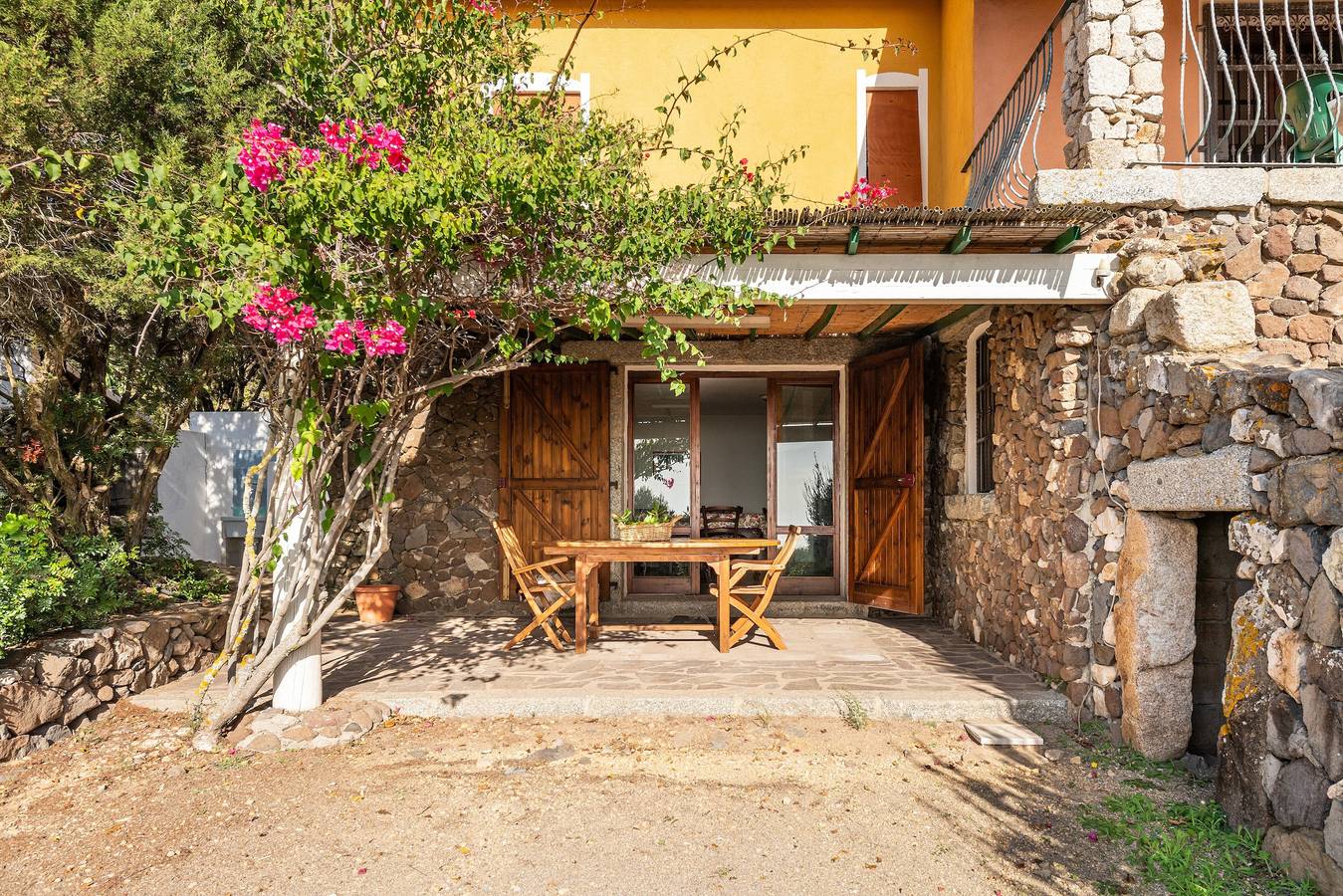 Villa Camilla avec vue sur la mer, terrasses privées, jardin et balcon. in Île de Sant'Antioco