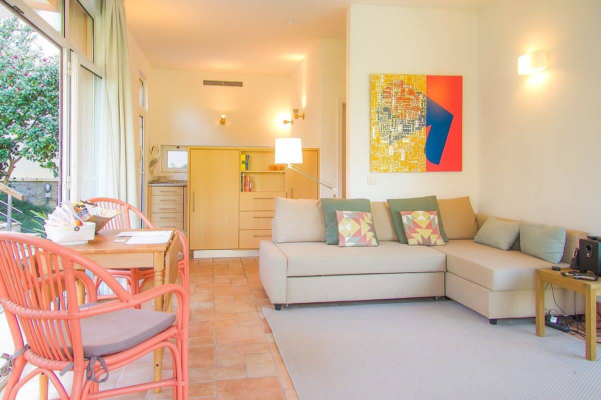 Ganze Wohnung, Ferienwohnung für 4 Personen mit Garten in Nevogilde, Porto