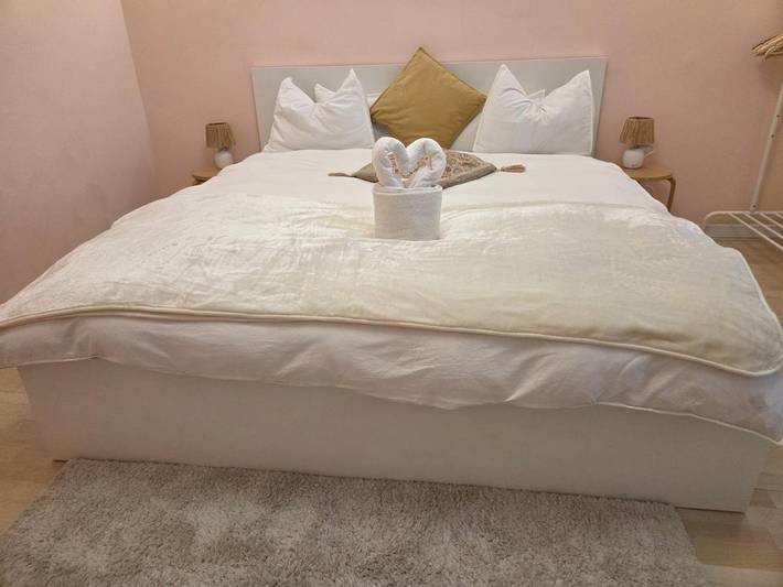 Chambre d’hôte pour 2 personnes, avec jacuzzi ainsi que piscine et jardin à Bucarest