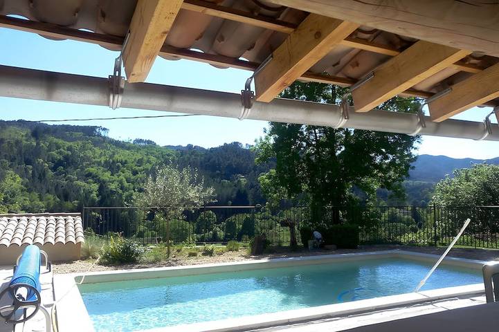Location de vacances pour 5 personnes, avec jacuzzi ainsi que jardin et piscine à Saint-Jean-du-Gard