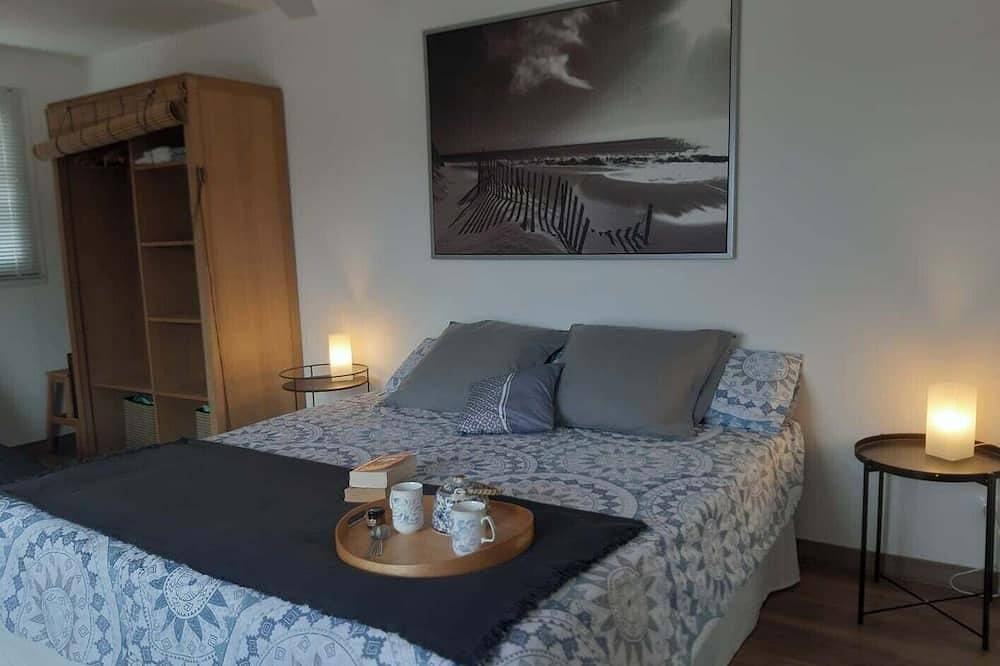 Large studio, between sea and mountains, on the Costa Dorada. in el Perelló, Costa Dorada