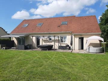 Gîte pour 6 personnes, avec terrasse et jacuzzi à Anctoville