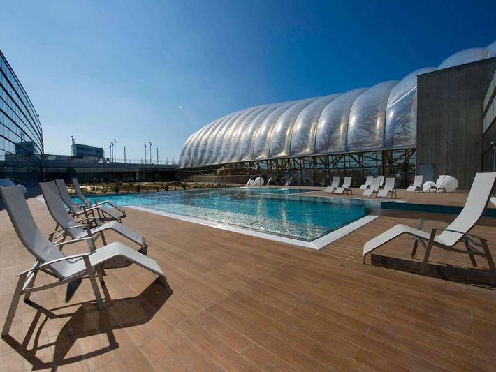 Hôtel pour 2 personnes, avec jacuzzi ainsi que piscine et sauna