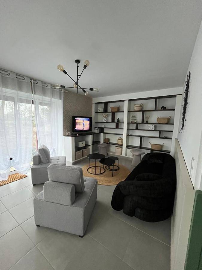 Six-Bedroom House in Bécon-les-Granits, Vallée de la Loire