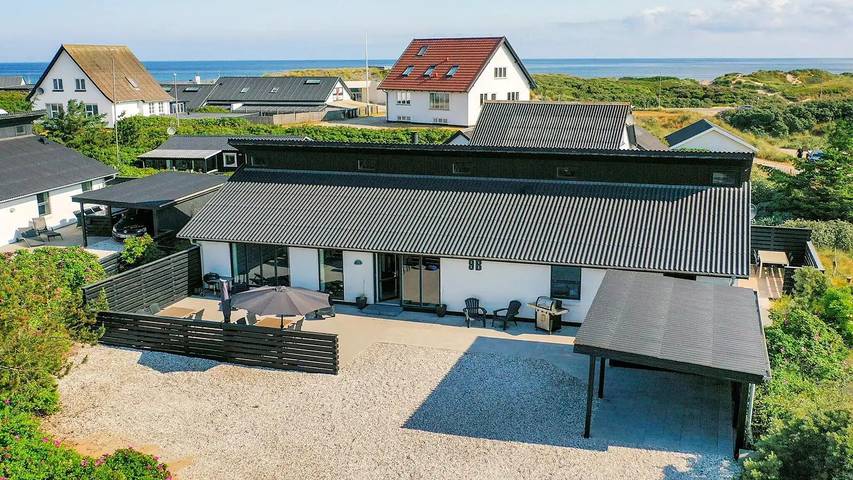 Ferienhaus für 11 Personen, mit Terrasse und Pool sowie Sauna und Whirlpool in Vorupør