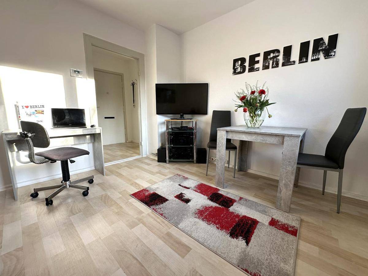 Ganze Wohnung, "Ideal42" - Berlin für Zwei - citynah, verkehrsgünstig, Supermarkt, Self Check-In, Wlan in Tempelhof Berlin, Berlin