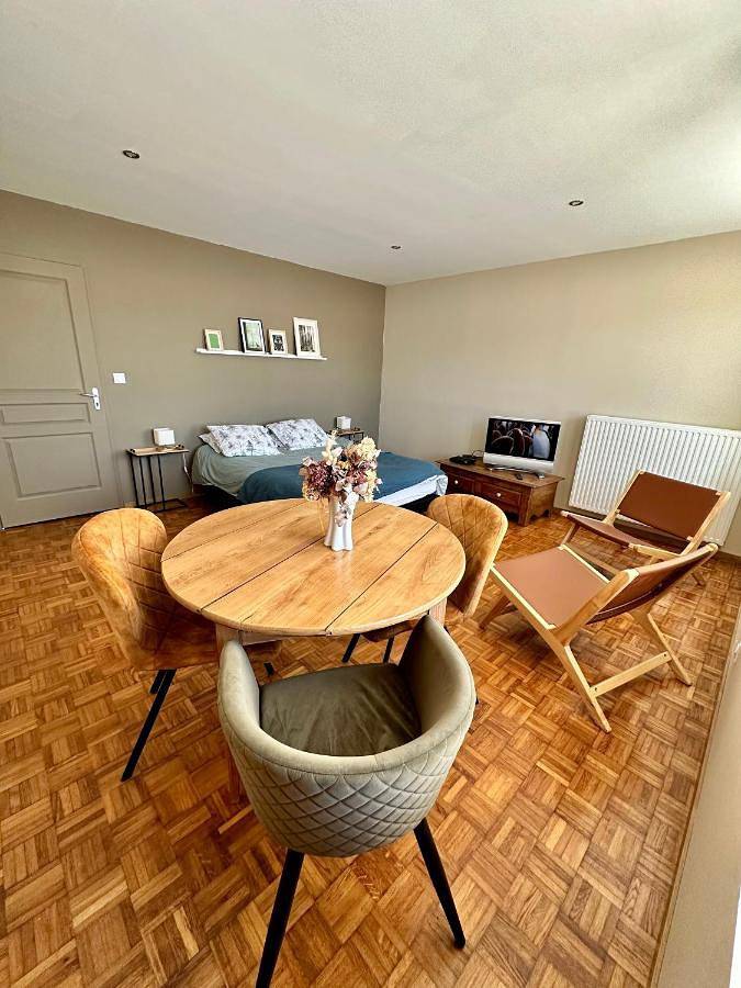 Gîte pour 6 personnes, avec terrasse et vue à Brey-et-Maison-du-Bois