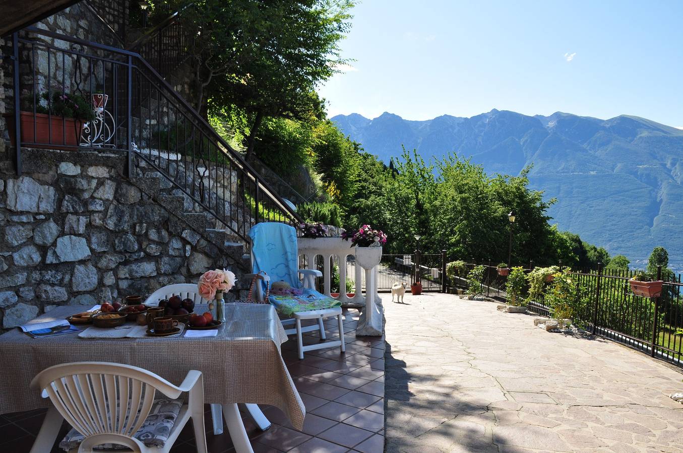 Appartamento intero, Appartamento "Stella del Garda 2" con vista lago e montagne, terrazza, giardino e Wi-Fi in Tignale, Prealpi Gardesane