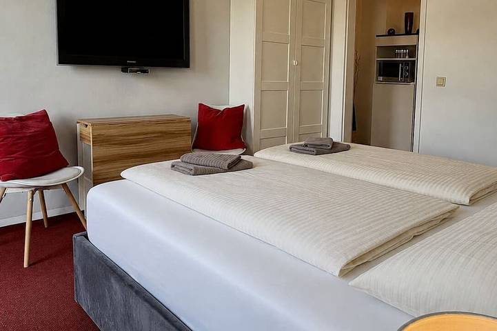Appartement entier, Apartment for 4 people with kitchen & balcony, view of the Elbe & free Wi-Fi in Laubegast, Dresde