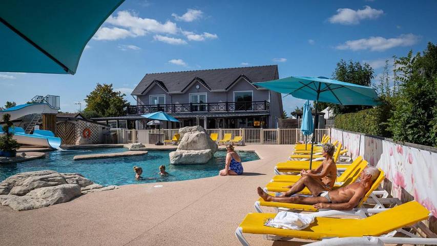 Ferienpark für 4 Personen, mit Ausblick und Pool sowie Terrasse in Frankreich