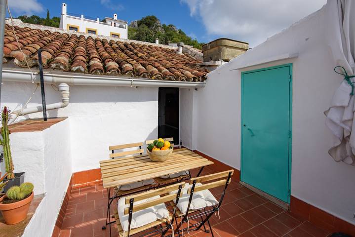 Entire apartment, Holiday Home 'La Casa De Eva' with Mountain View, Shared Terrace and Wi-Fi in Gaucín, Málaga Province