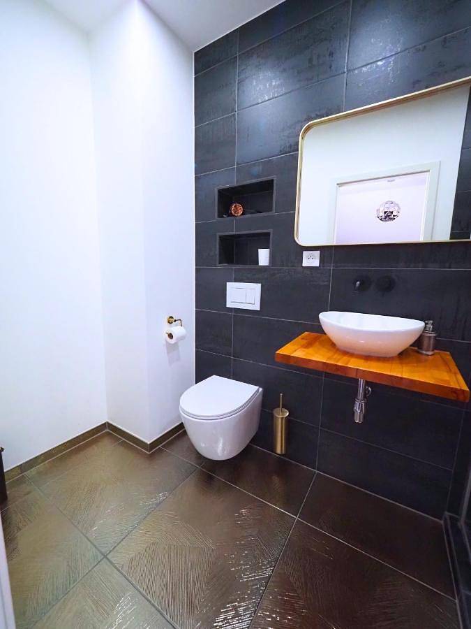Appartement entier, La Marilyn by Leslodgespa - Confort haut de gamme, salle de bain privée, jardin et cuisine commune, à 5 minutes de l'aéroport in Blotzheim, Région de Mulhouse