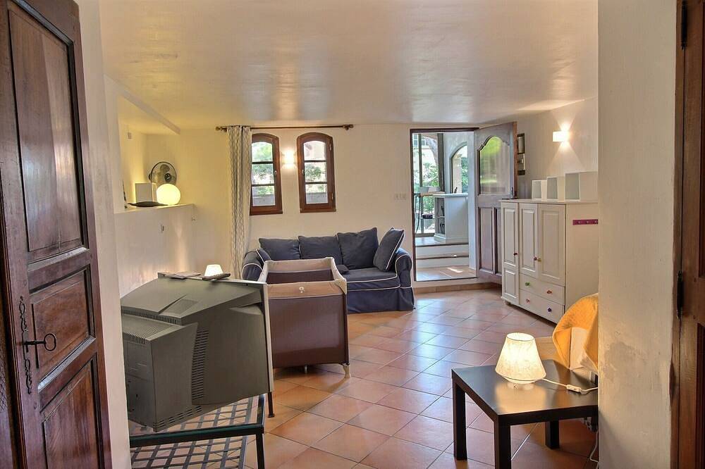 Domaine privé de Port d Alon rez de villa dans jardin 5 mn de la mer piscine in Saint-Cyr-sur-Mer, Côte méditerranéenne (France)