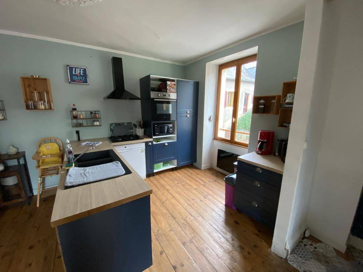 La maison à la porte bleue in Voutezac, Région de Brive-la-Gaillarde