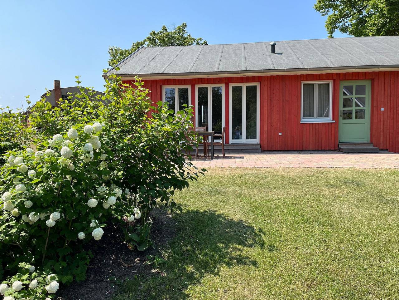 4-Raum-Farbenfrohe-Ferienhäuser,  Ovs 999 - 4-Raum-rotes Ferienhaus bis 8 Pers. in Blowatz, Neuburg