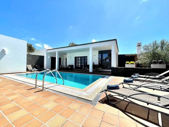 Chalet para 6 personas, con Vistas al mar y Terraza además de Jardín y Piscina en Lanzarote