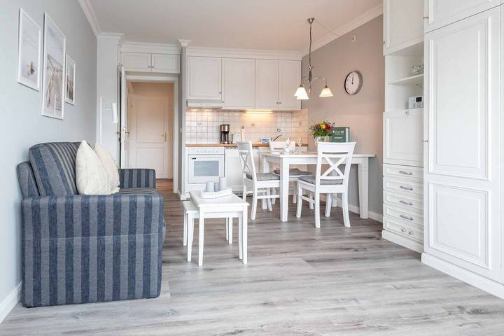 Ganze Wohnung, Helle 2-Zimmerwohnung mit ca. 39 m² in zentraler Lage, für 2 Personen in Wenningstedt, Sylt