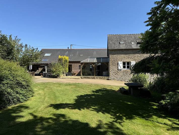 Gîte pour 15 personnes, avec Terrasse et Jardin à La Chapelle-Saint-Aubert