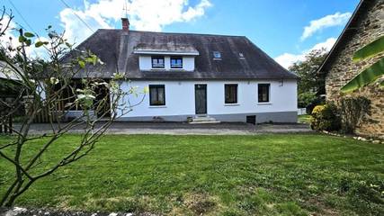 Gîte pour 11 personnes à Salon-la-Tour