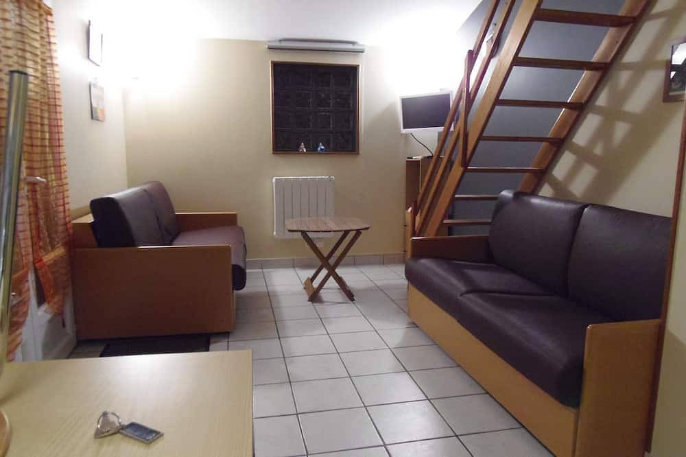 A 10 kms d Angers petite maison independante 2 personnes calme campagne in Loire-Authion, Région d'Angers