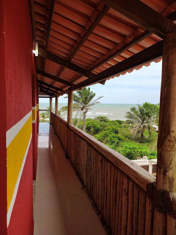 Luxury guesthouse and 2 holiday homes, 30 meters from the sea, Wi-Fi, air conditioning in Recôncavo Baiano