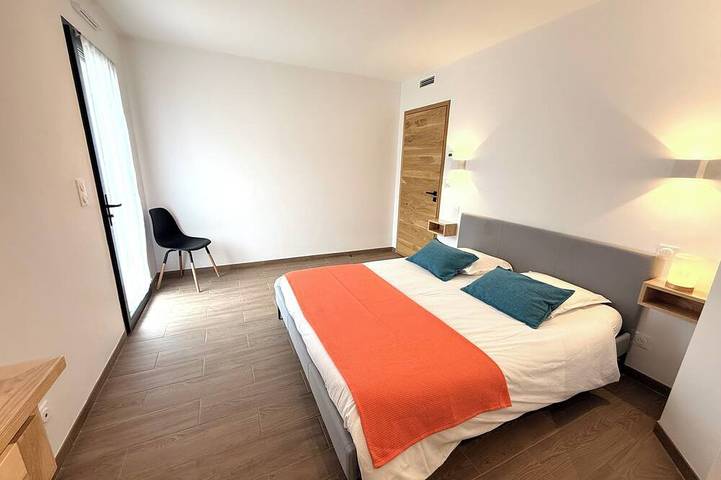 Villa Dyane, air-conditioned house with terrace and swimming pool. in Salavas, Ardèche
